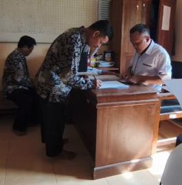 RT DAN RW KALURAHAN BOTODAYAAN TERIMA INSENTIF SEMESTER 2 TAHUN 2025